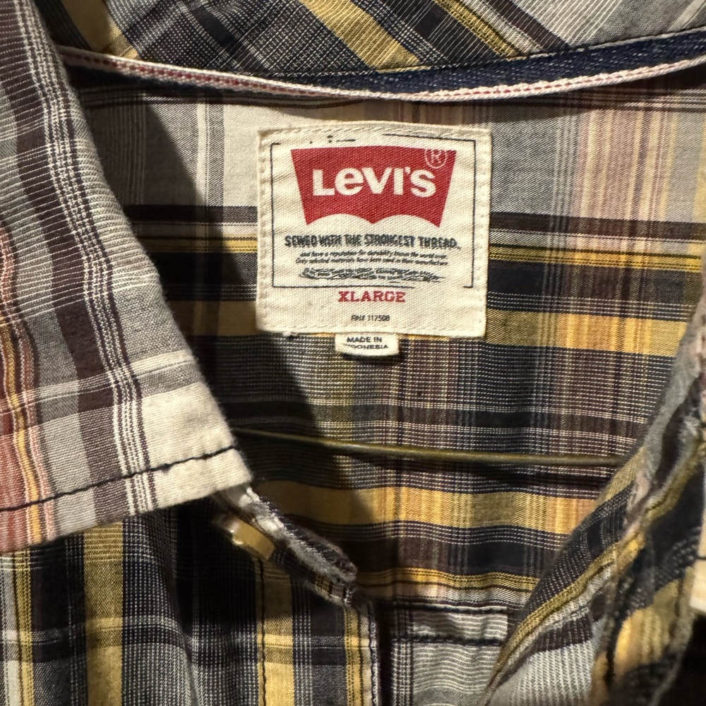 Levi’s Men Casual Button Down Shirt - Picture 3 of 3